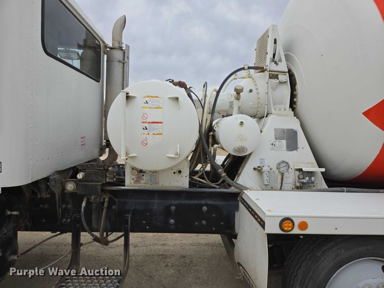 image for item EB1156 2006 International PayStar 5500i ready mix truck