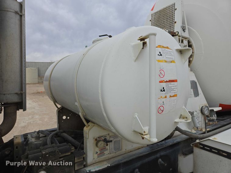 image for item EB1156 2006 International PayStar 5500i ready mix truck