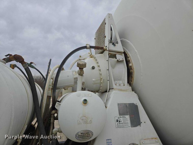 image for item EB1156 2006 International PayStar 5500i ready mix truck