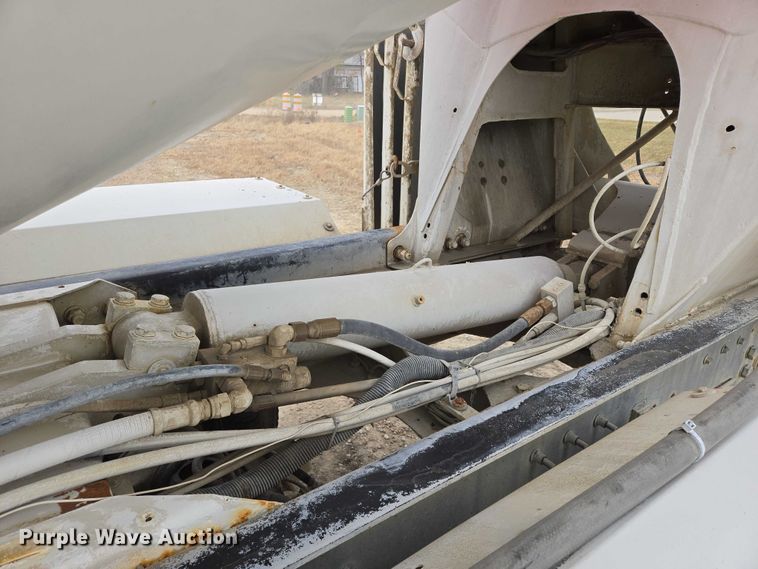 image for item EB1156 2006 International PayStar 5500i ready mix truck