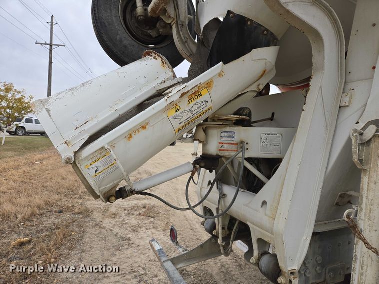 image for item EB1156 2006 International PayStar 5500i ready mix truck