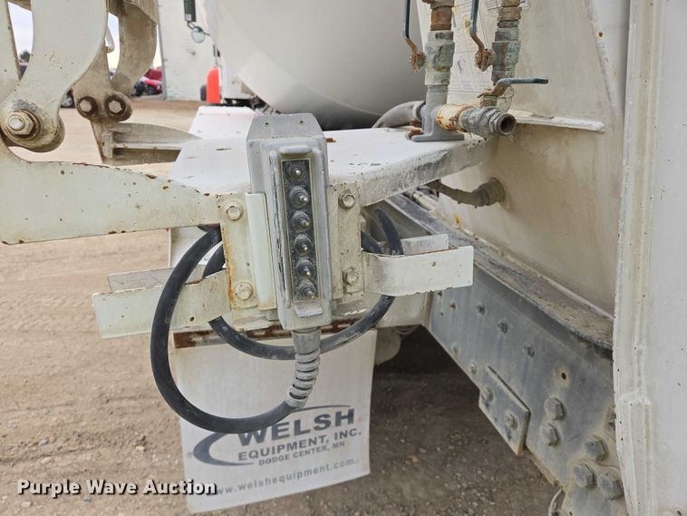 image for item EB1156 2006 International PayStar 5500i ready mix truck