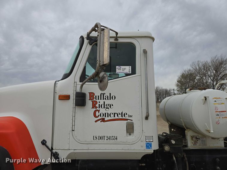 image for item EB1156 2006 International PayStar 5500i ready mix truck