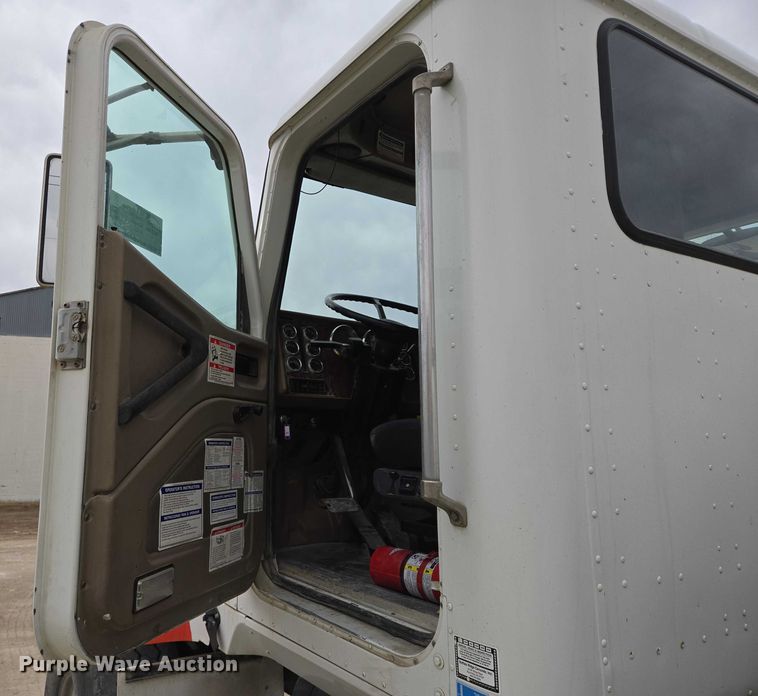 image for item EB1156 2006 International PayStar 5500i ready mix truck