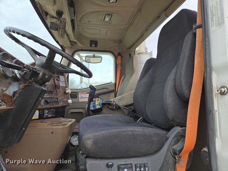 image for item EB1156 2006 International PayStar 5500i ready mix truck