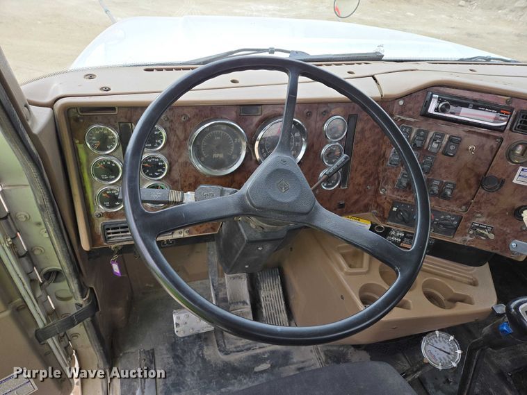 image for item EB1156 2006 International PayStar 5500i ready mix truck