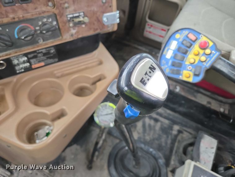 image for item EB1156 2006 International PayStar 5500i ready mix truck