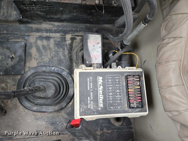 image for item EB1156 2006 International PayStar 5500i ready mix truck