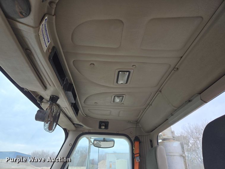 image for item EB1156 2006 International PayStar 5500i ready mix truck