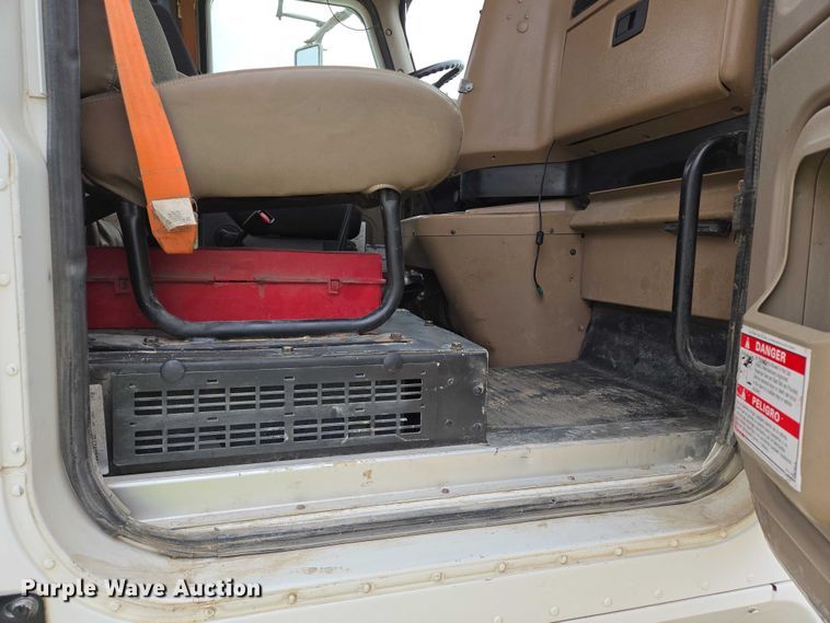 image for item EB1156 2006 International PayStar 5500i ready mix truck