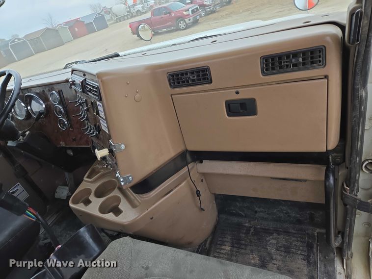 image for item EB1156 2006 International PayStar 5500i ready mix truck