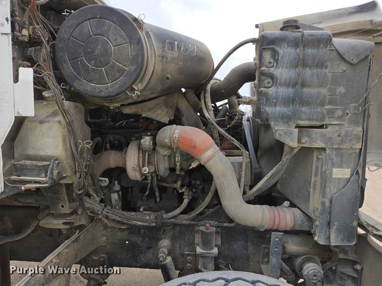 image for item EB1156 2006 International PayStar 5500i ready mix truck