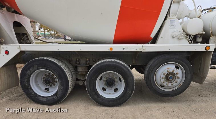 image for item EB1156 2006 International PayStar 5500i ready mix truck