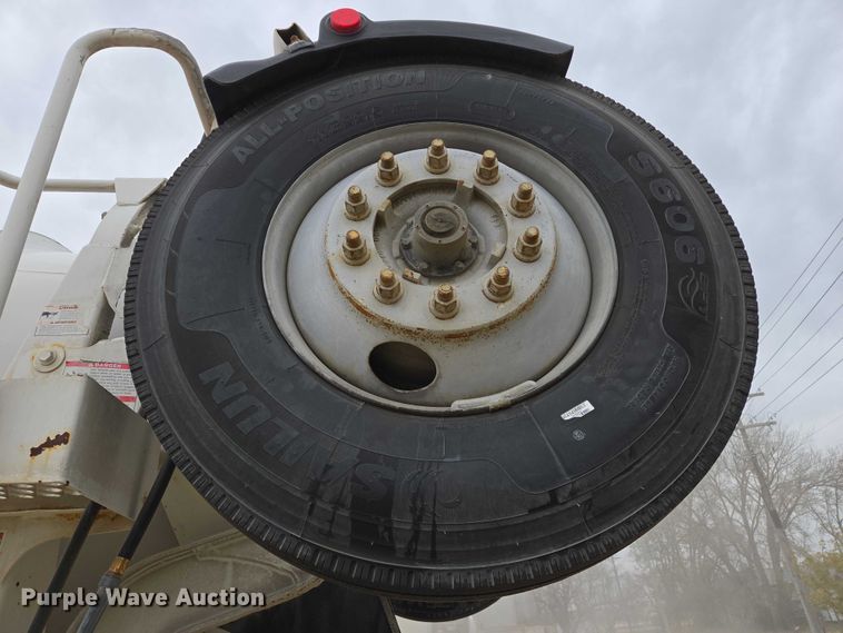 image for item EB1156 2006 International PayStar 5500i ready mix truck