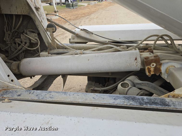 image for item EB1157 2004 Sterling L9500 ready mix truck