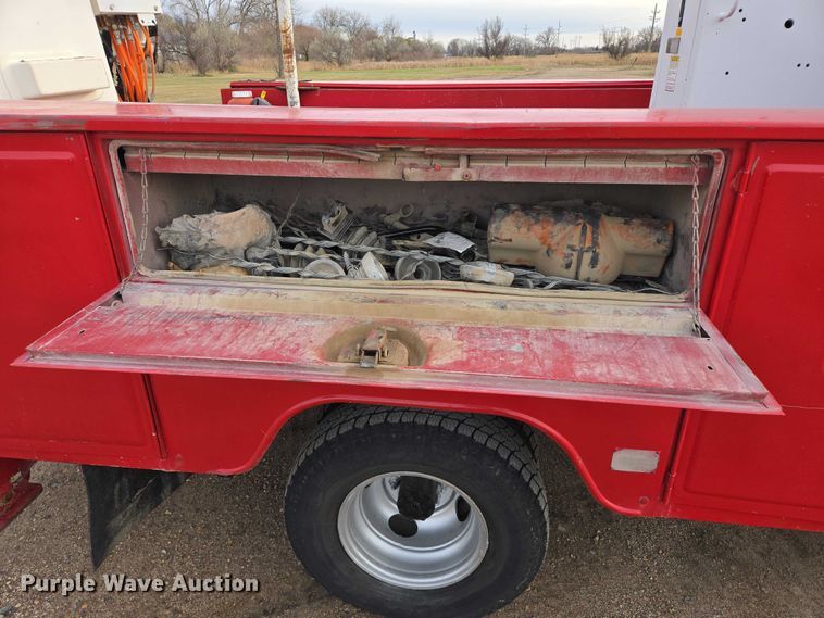 image for item EB1161 1996 Ford F350 XL bucket truck