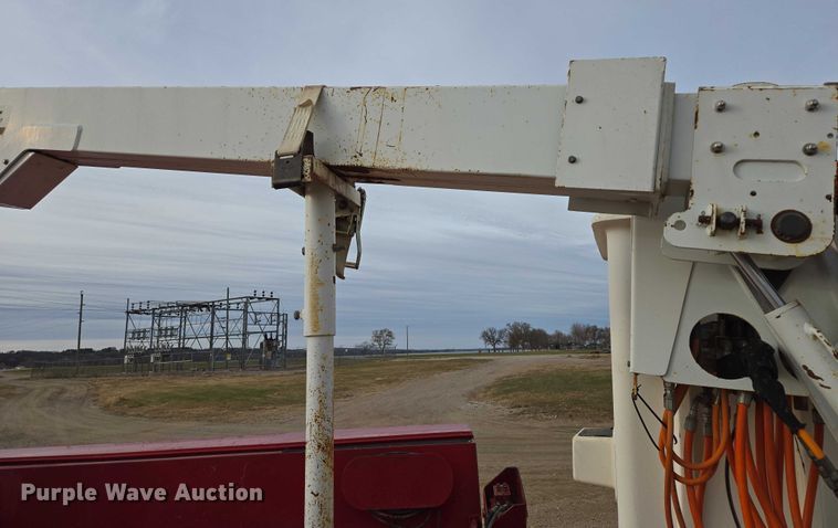 image for item EB1161 1996 Ford F350 XL bucket truck