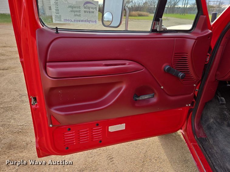 image for item EB1161 1996 Ford F350 XL bucket truck