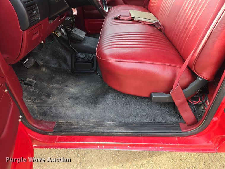 image for item EB1161 1996 Ford F350 XL bucket truck