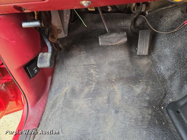 image for item EB1161 1996 Ford F350 XL bucket truck