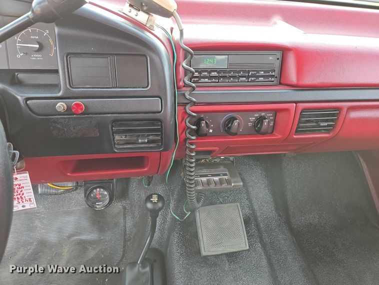 image for item EB1161 1996 Ford F350 XL bucket truck