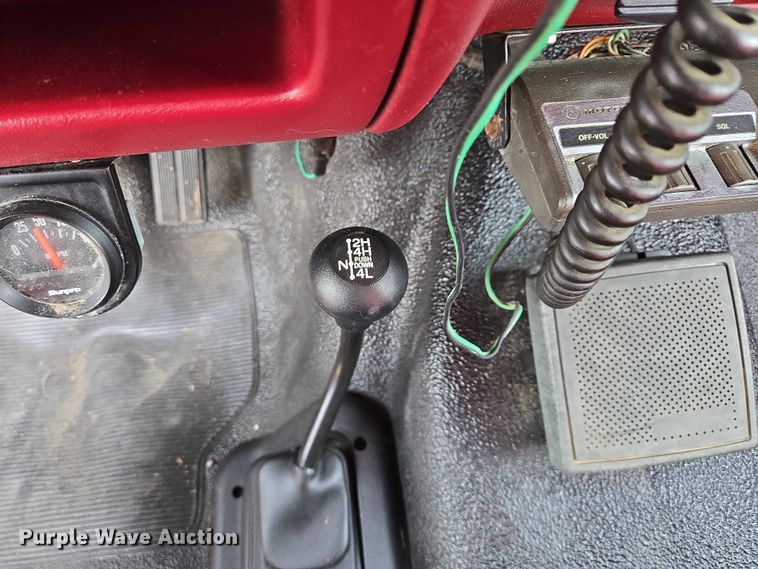 image for item EB1161 1996 Ford F350 XL bucket truck