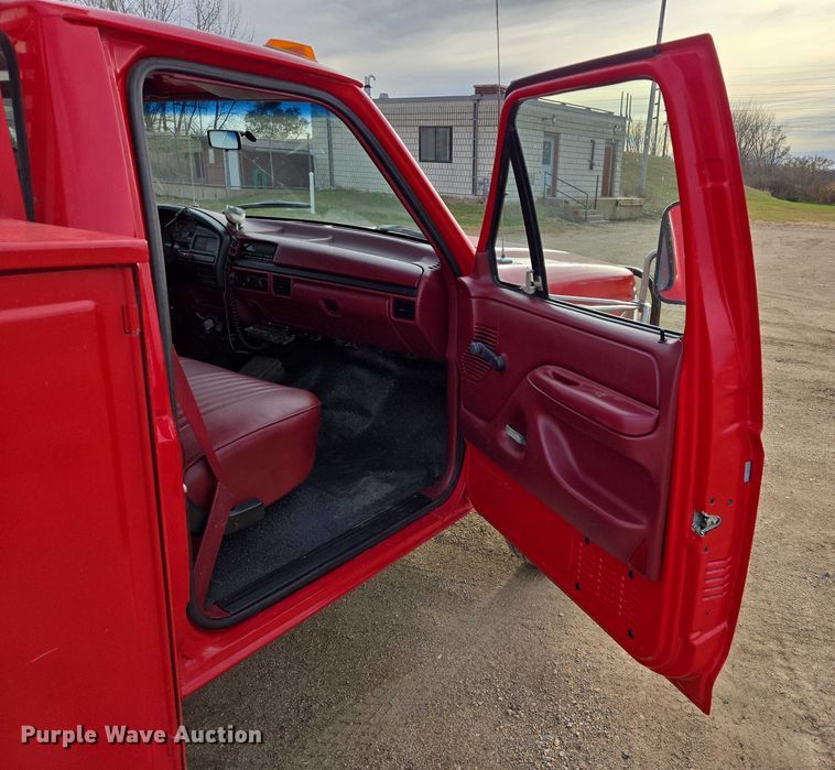 image for item EB1161 1996 Ford F350 XL bucket truck