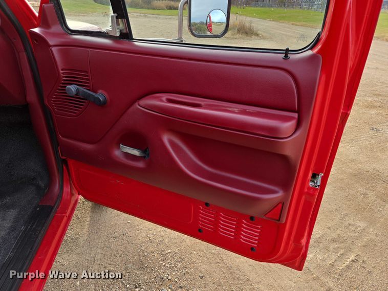 image for item EB1161 1996 Ford F350 XL bucket truck