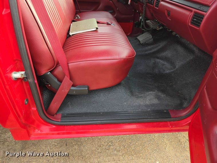 image for item EB1161 1996 Ford F350 XL bucket truck