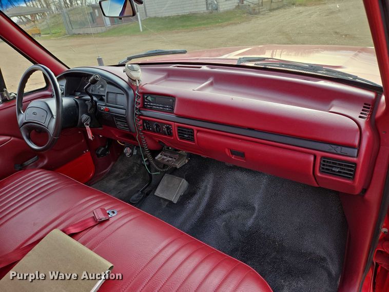 image for item EB1161 1996 Ford F350 XL bucket truck