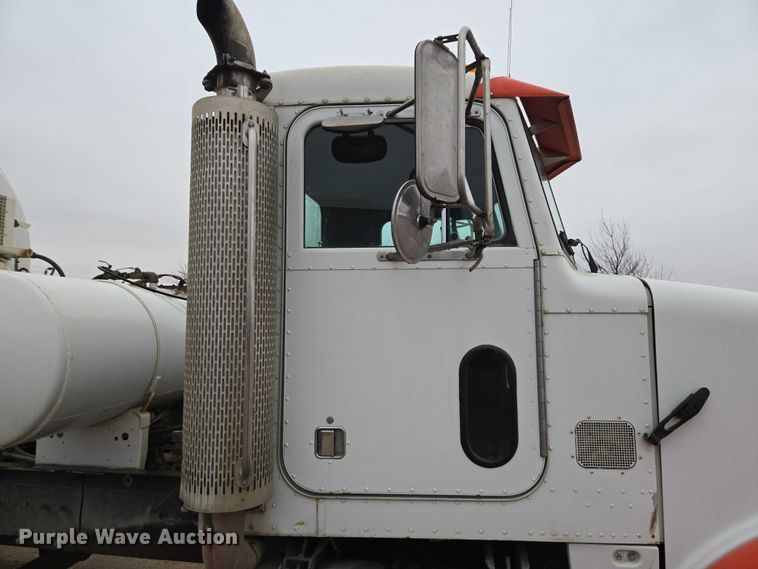 image for item EB1188 2003 Peterbilt 357 ready mix truck