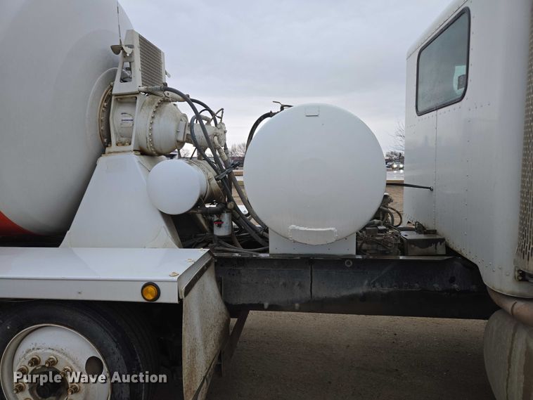 image for item EB1188 2003 Peterbilt 357 ready mix truck