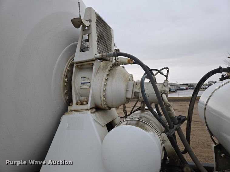 image for item EB1188 2003 Peterbilt 357 ready mix truck