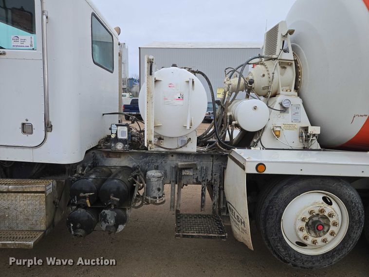 image for item EB1188 2003 Peterbilt 357 ready mix truck