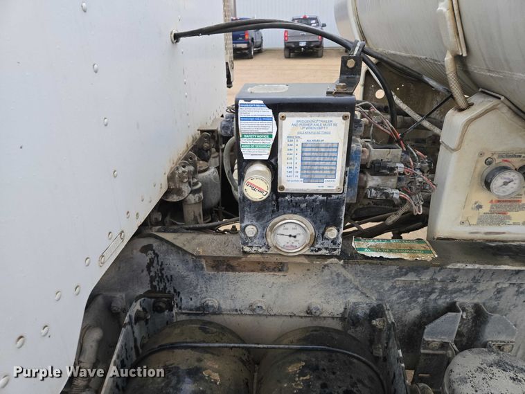 image for item EB1188 2003 Peterbilt 357 ready mix truck