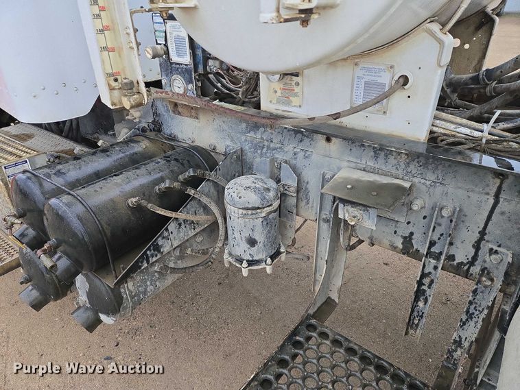 image for item EB1188 2003 Peterbilt 357 ready mix truck