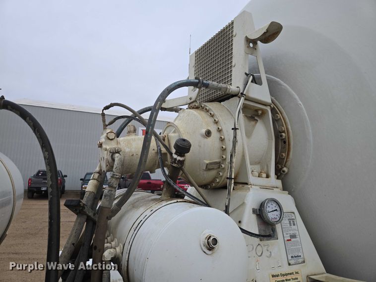 image for item EB1188 2003 Peterbilt 357 ready mix truck