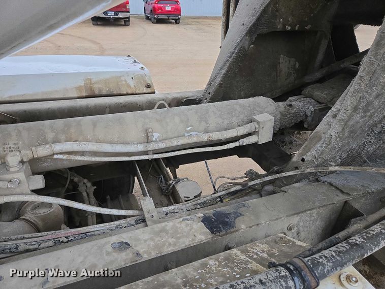 image for item EB1188 2003 Peterbilt 357 ready mix truck