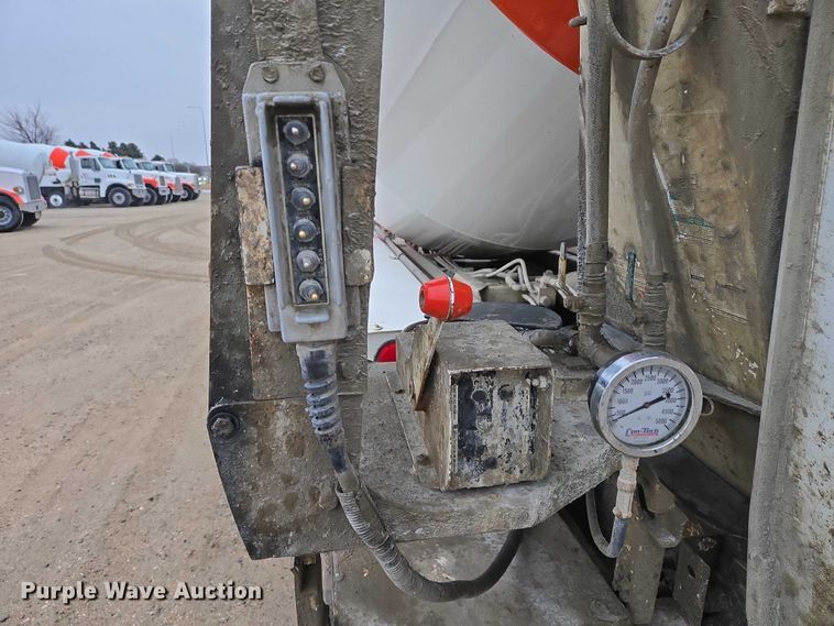 image for item EB1188 2003 Peterbilt 357 ready mix truck