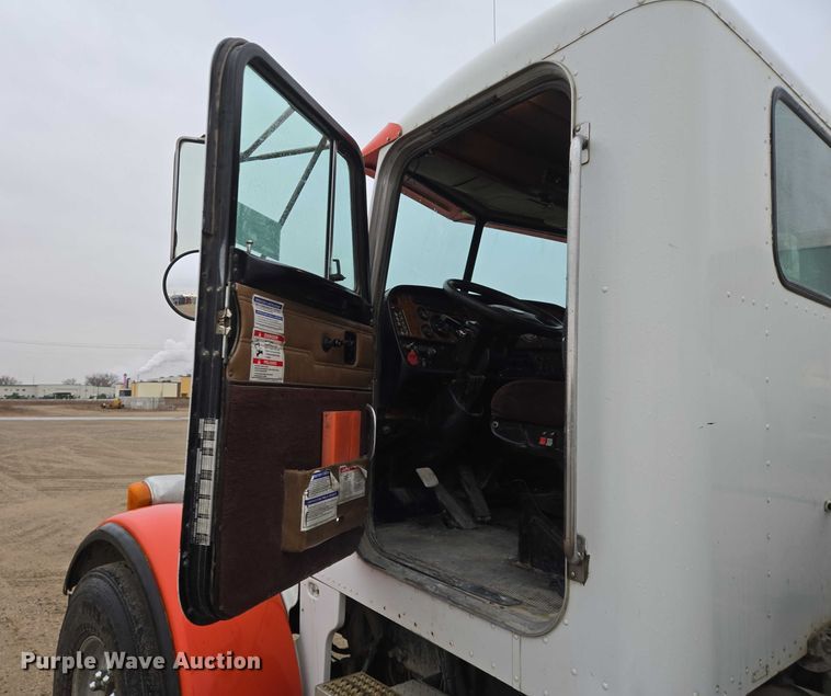 image for item EB1188 2003 Peterbilt 357 ready mix truck