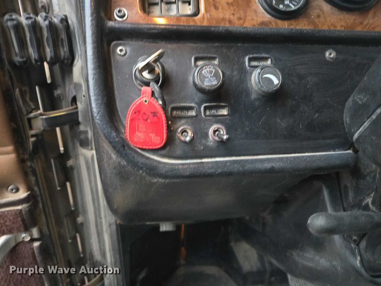 image for item EB1188 2003 Peterbilt 357 ready mix truck