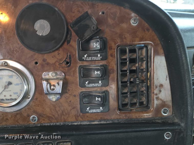 image for item EB1188 2003 Peterbilt 357 ready mix truck