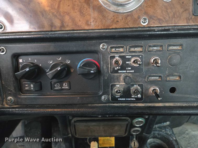 image for item EB1188 2003 Peterbilt 357 ready mix truck