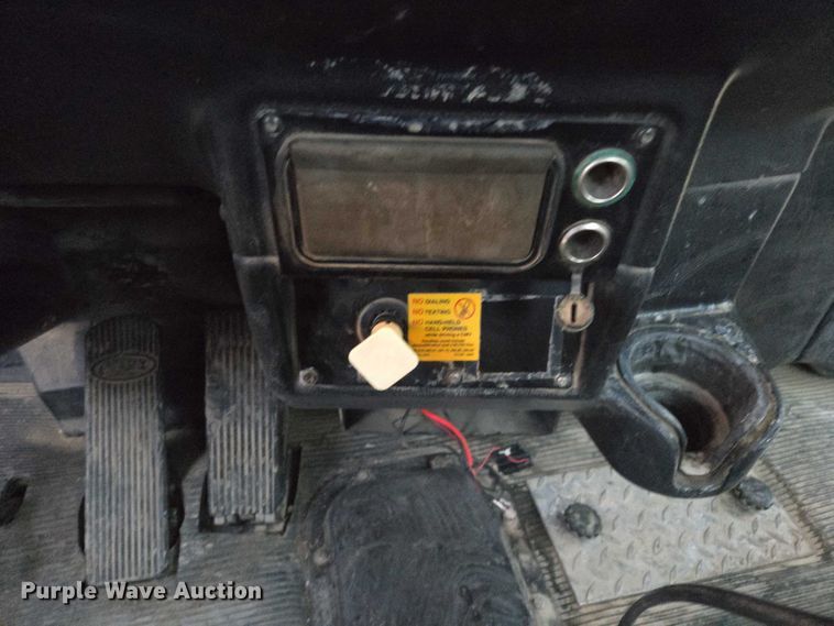 image for item EB1188 2003 Peterbilt 357 ready mix truck