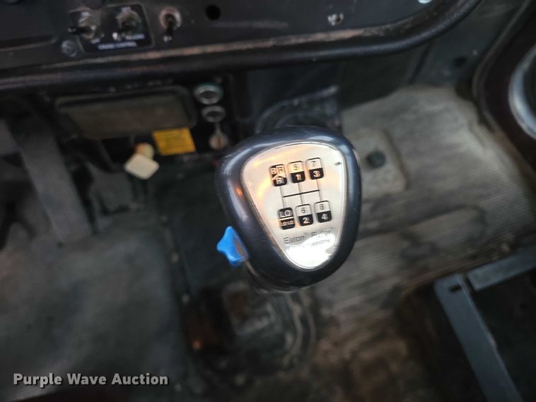 image for item EB1188 2003 Peterbilt 357 ready mix truck