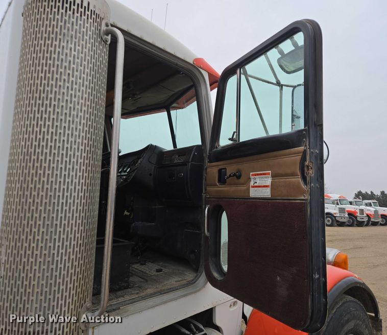 image for item EB1188 2003 Peterbilt 357 ready mix truck