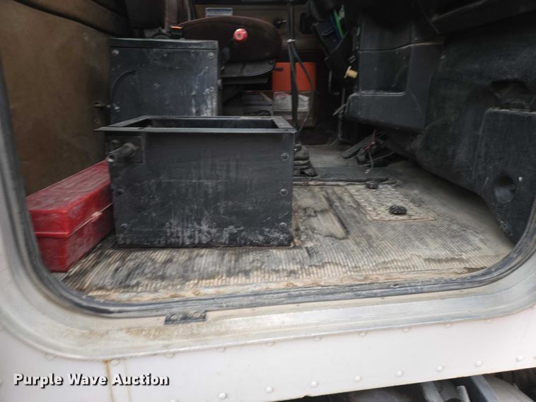 image for item EB1188 2003 Peterbilt 357 ready mix truck