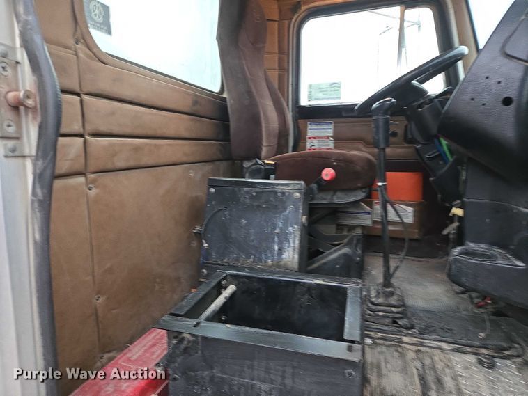 image for item EB1188 2003 Peterbilt 357 ready mix truck