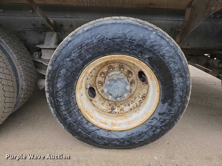 image for item EB1188 2003 Peterbilt 357 ready mix truck