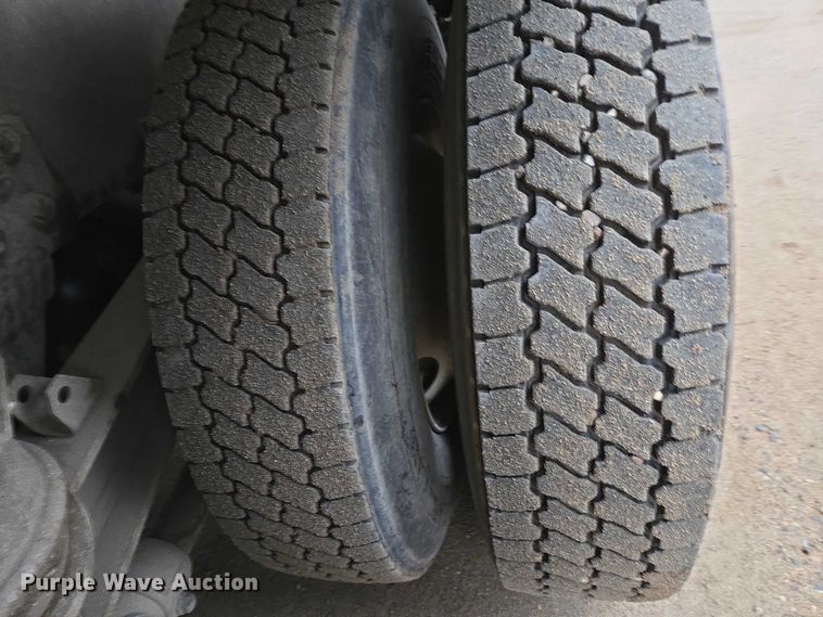 image for item EB1188 2003 Peterbilt 357 ready mix truck